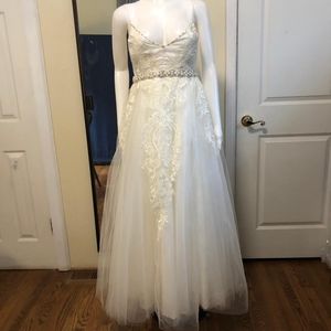 Wedding dress,White dress, V neckline